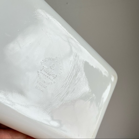 Vintage Fire King Anchor Hocking 9 Inch Casserole Dish - Picture 4 of 4